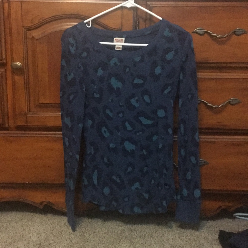 Blue cheetah graphic thermal shirt